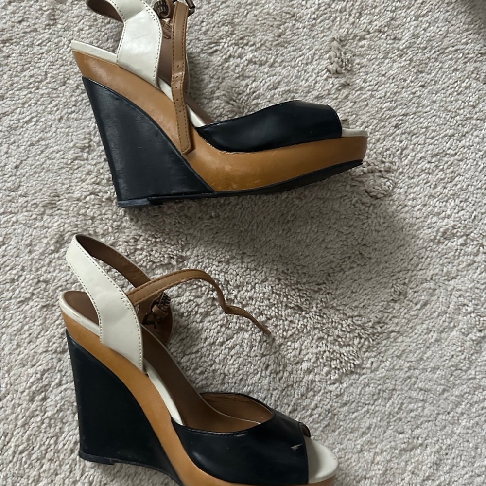 Elle Wedges